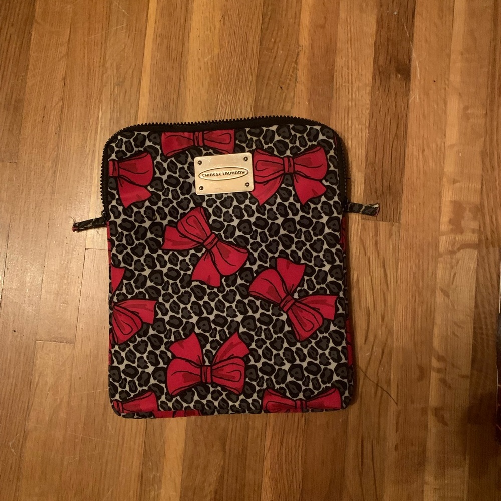 Chinese Laundry iPad carrying case sleeve. EUC